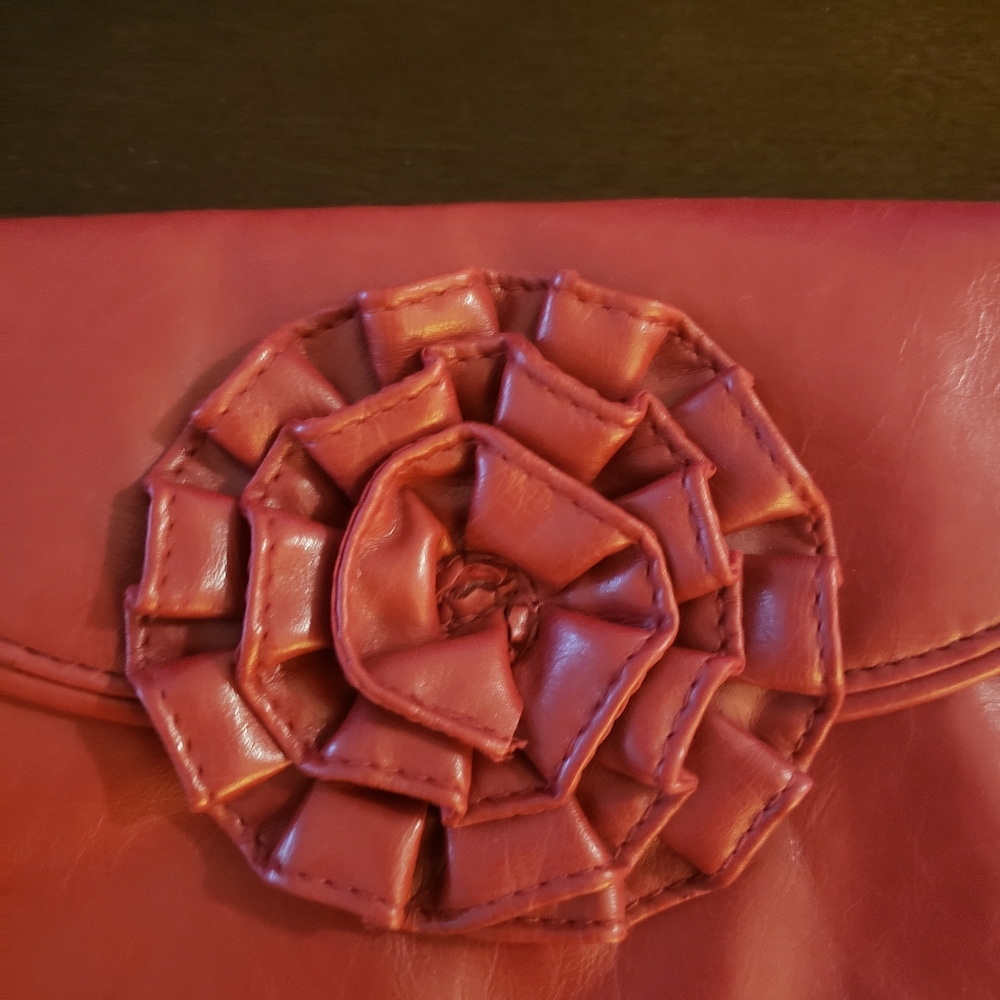 Red wristlet - Picture 2 of 4